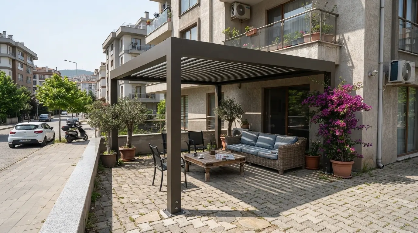 Bayraklı’da uygulanan rollingroof pergola sistemi